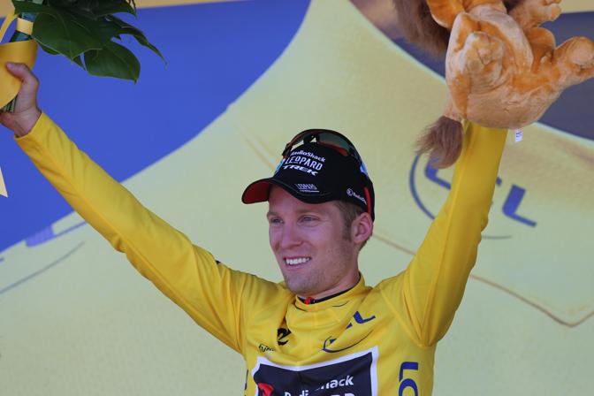 Il vincitore della seconda tappa, Jan Bakelants, nuova maglia gialla del Tour de France. Afp